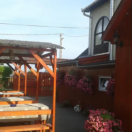 住宿加早餐酒店 Kisdiofa Panzio Es Vendeglo Vajdácska