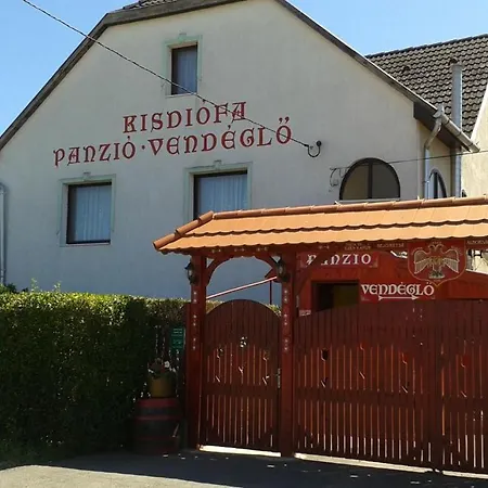 Kisdiofa Panzio Es Vendeglo 住宿加早餐酒店 *